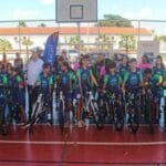 Os atletas da Escolinha de Triathlon Formando Campeões Núcleo Aracati receberam um total de 50 kits com equipamentos para competições