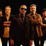 Detonautas apresenta a turnê 20 Anos acústico no Teatro RioMar, em Fortaleza