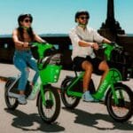 Nas novas e-bikes da Lime, a pessoa não precisa pedalar para elas andarem