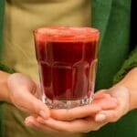 O suco de beterraba melhora a vasodilatação e a má circulação nas pernas