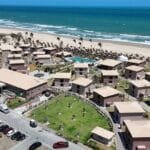 O Vila Galé Collection Sunset Cumbuco reúne 116 apartamentos temáticos