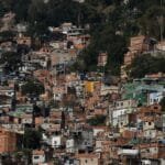 O IBGE detalhou que 43,4% dos moradores de favelas estão na região Sudeste.