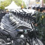 A entrega das motocicletas ocorreu na Praça José de Alencar, no Centro de Fortaleza