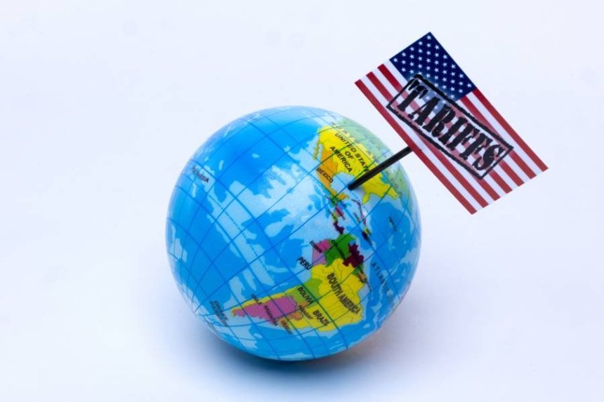 O aumento de tarifas está gerando uma guerra comercial e adicionando instabilidade e expectativas desalentadoras nos mercados internacionais