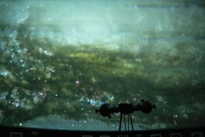 o Planetário se consolida como um espaço de popularização da ciência e de promoção do conhecimento astronômico