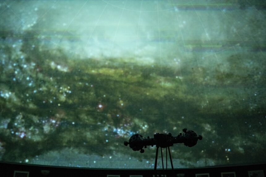 o Planetário se consolida como um espaço de popularização da ciência e de promoção do conhecimento astronômico