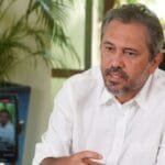 Governador Elmano anuncia antecipação da 1ª parcela do 13º salário dos servidores estaduais para 1º de julho