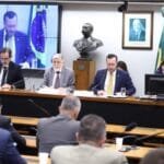 Amorim critica exigências dos EUA e defende soberania brasileira em audiência na Câmara