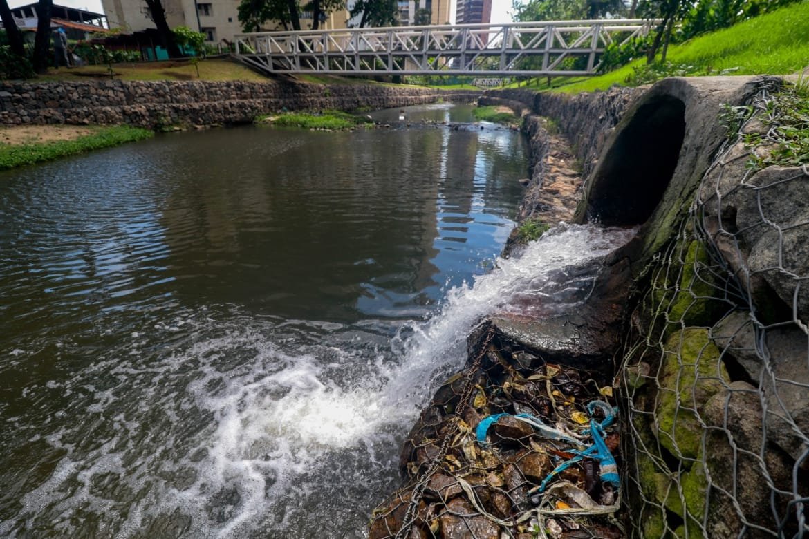 Somente 54% dos domicílios cearenses registram acesso à rede geral de esgoto em 2024