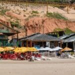 Barracas de praia em Canoa Quebrada devem adotar normas sanitárias e de segurança