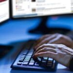 Homem é condenado por homofobia