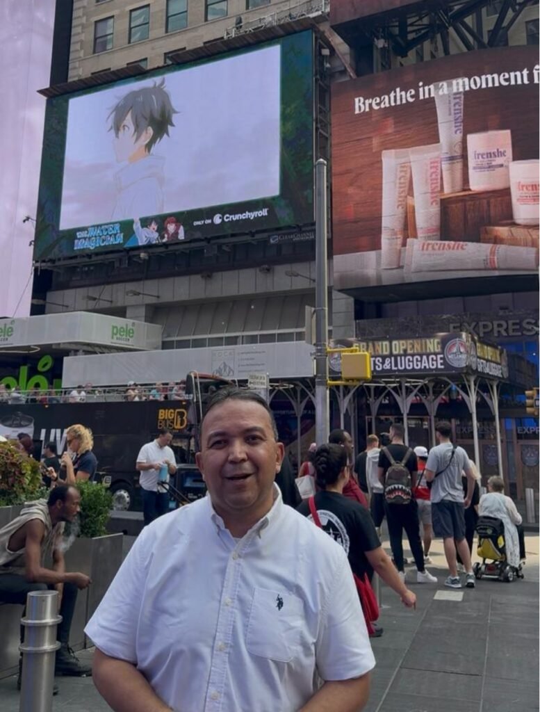 Cearense devoto de Padre Cícero faz homenagem ao sacerdote nos telões da Times Square