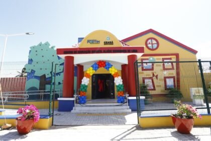 Governo do Ceará entrega CEI e inicia obra de estrada em Fortim