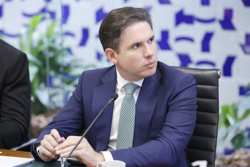 Hugo Motta decide colocar em votação o projeto que reduz penas dos condenados pelo 8 de janeiro