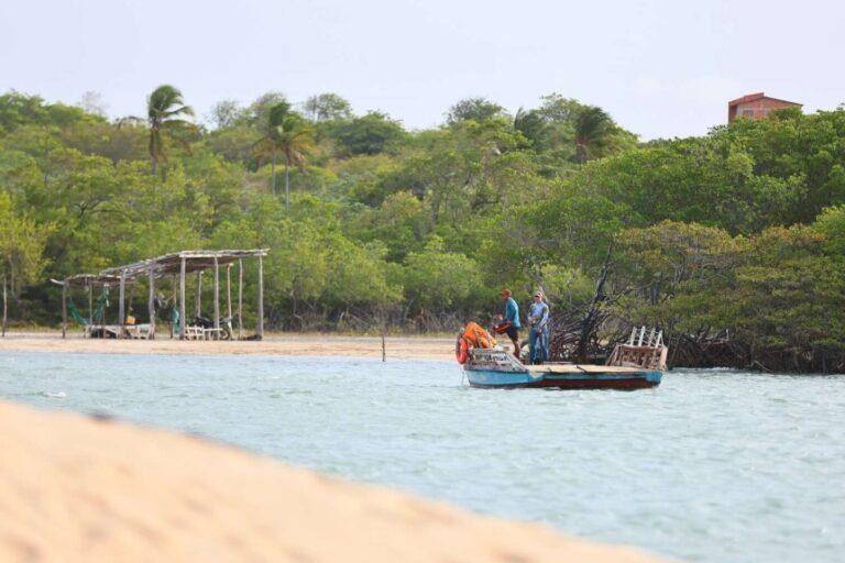 Elmano delimita primeira Reserva de Desenvolvimento Sustentável do Ceará e anuncia investimentos em turismo comunitário em Amontada