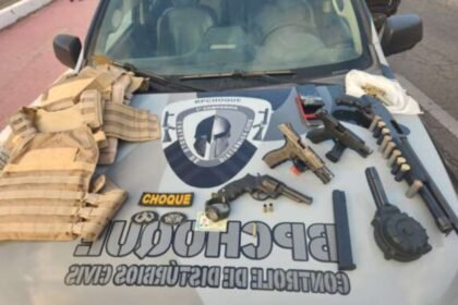 PMCE captura três homens e apreende quatro armas de fogo após homicídio em Maracanaú