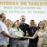 Governo do Ceará entrega mais de 700 tablets a estudantes de Beberibe e reforça investimentos em inclusão digital