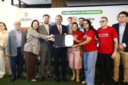 O Governo do Ceará lançou o programa Dinheiro na Mão