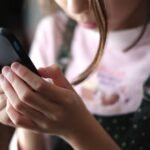 Austrália estabelece uma idade mínima para o uso de redes sociais