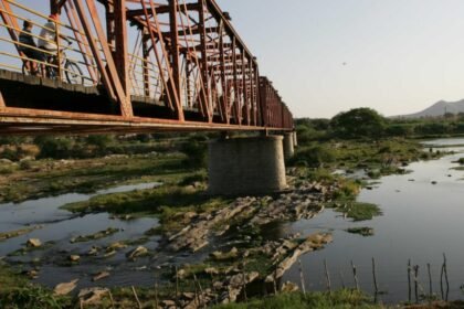 Paisagem rural de Quixeramobim, no Sertão Central do Ceará, afetada pela seca, município que teve situação de emergência reconhecida em 2026.