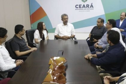 Reunião do governador Elmano de Freitas com gestores da Saúde e prestadores de serviços para lançamento de edital de cirurgias eletivas no Ceará.
