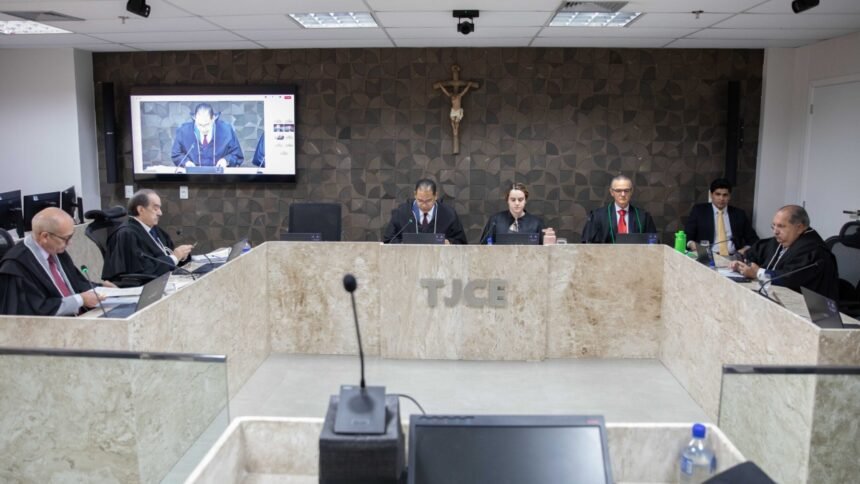 Sessão da 4ª Câmara de Direito Privado do Tribunal de Justiça do Ceará que determinou custeio de cirurgia de redesignação de gênero por plano de saúde.