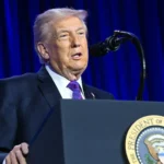 Donald Trump discursa no Café da Manhã Nacional de Oração em 5 de fevereiro, após críticas a vídeo publicado em suas redes sociais.