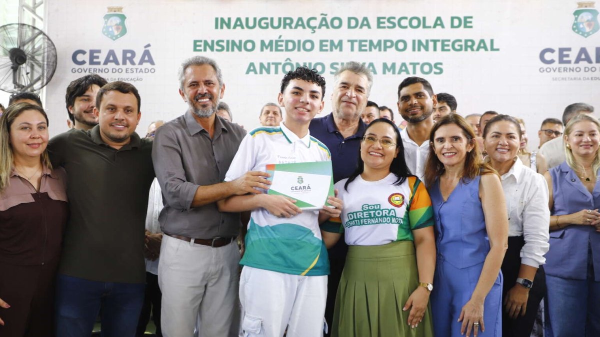 Inauguração da Escola de Ensino Médio em Tempo Integral Antônio Silva Matos reúne autoridades e estudantes em Tejuçuoca.