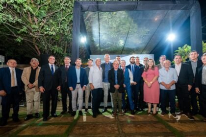 Integrantes da nova diretoria da ACIP para o triênio 2026–2028 durante cerimônia de posse na capital cearense.