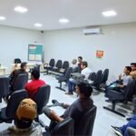 Candidatos participam de seleção presencial de vagas de emprego no Sine Municipal de Fortaleza.