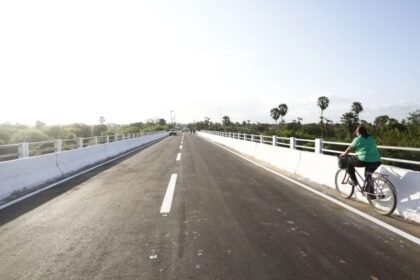 Ponte restaurada sobre o Rio São Gonçalo, na CE-085, em São Gonçalo do Amarante, após obra do Governo do Ceará.