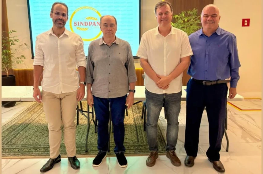 Presidente e diretores do Sindpan participam de reunião de associados na Casa da Indústria, em Fortaleza, com apresentação das ações do setor para 2026.