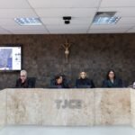 1ª Câmara de Direito Público do Tribunal de Justiça do Ceará durante sessão que manteve indenização à mãe de criança morta em obra do Cinturão das Águas.